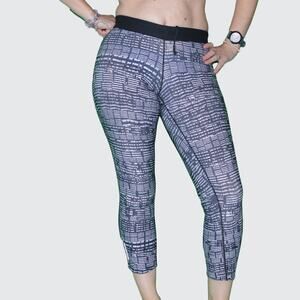 Nike S crop Leggings black and white zipper pocket